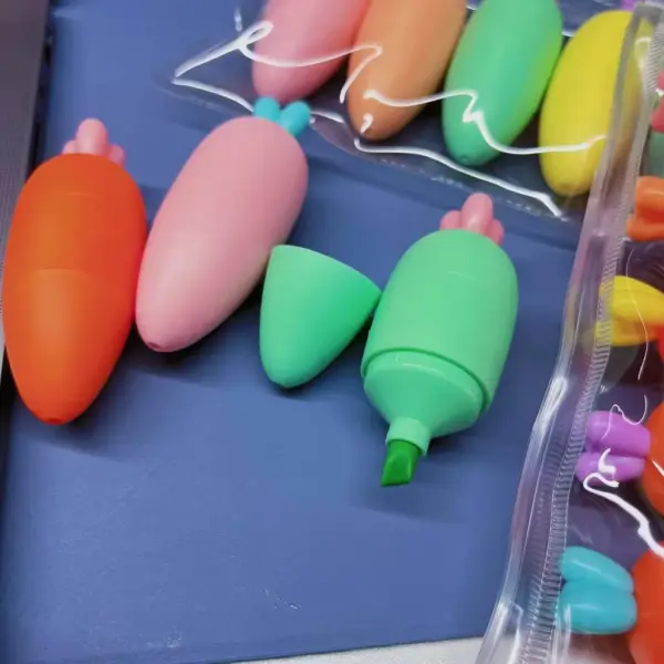 طقم هايلايتر مكون من 4 الوان مختلفين